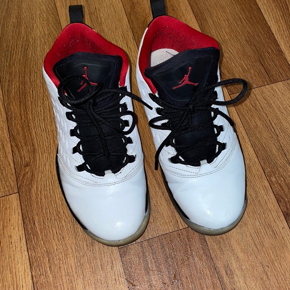 Boys size 6y jordan’s